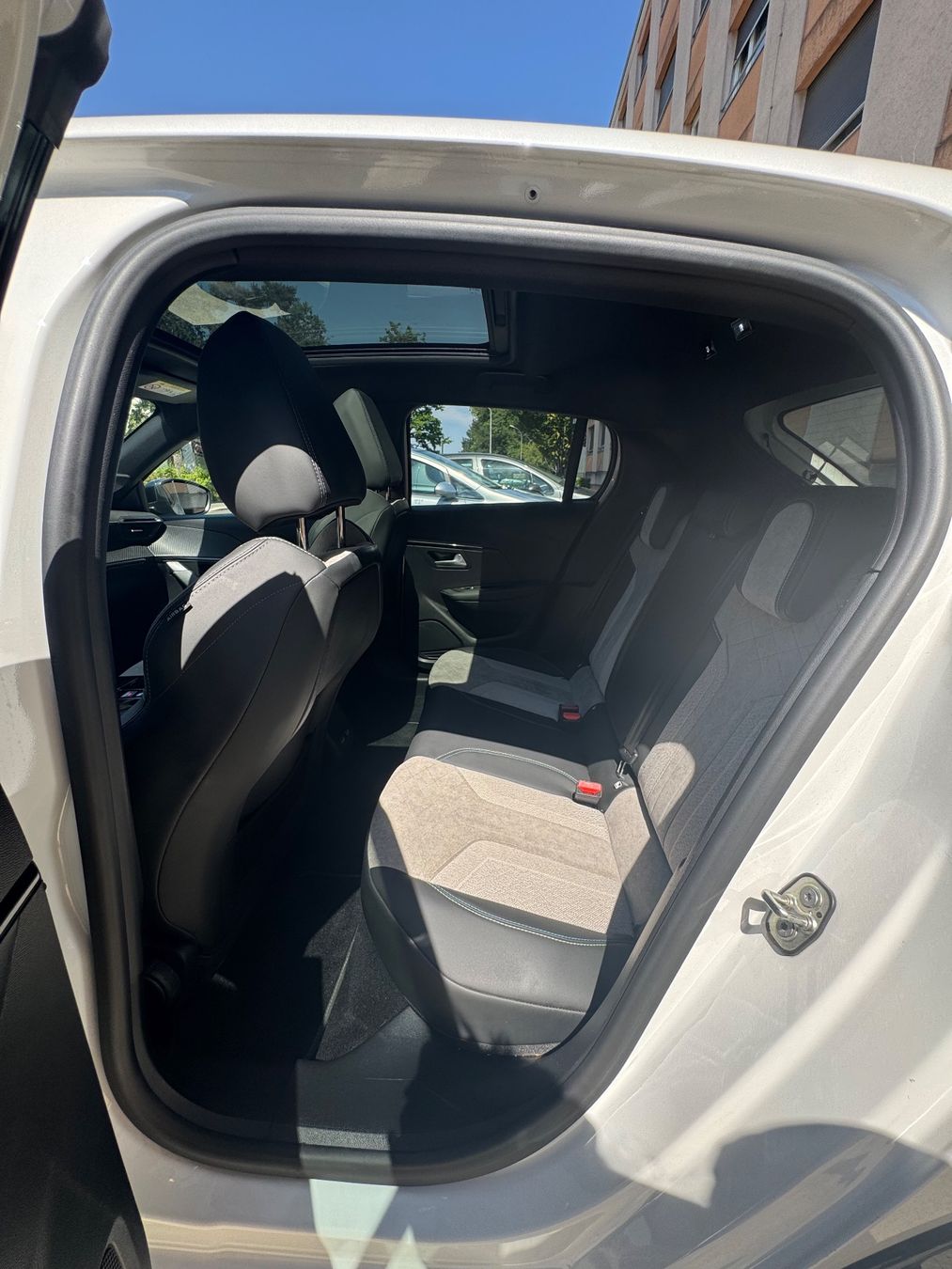 Peugeot Automobili: Peugeot 208 GT 1.2 Pure tech – Usato da Morges venduto da ine_n9ht 6