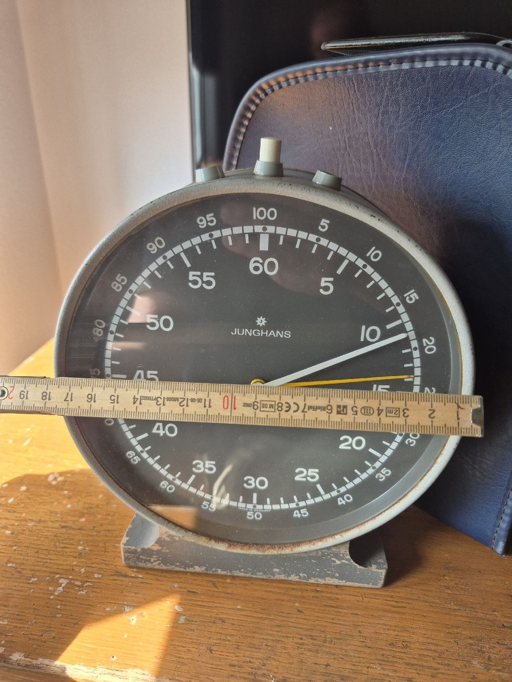Junghans Uhren: Junghans Stoppuhr mit Hülle Durchmesser 18cm. – Defekt aus Romanshorn von har_ymq5 3