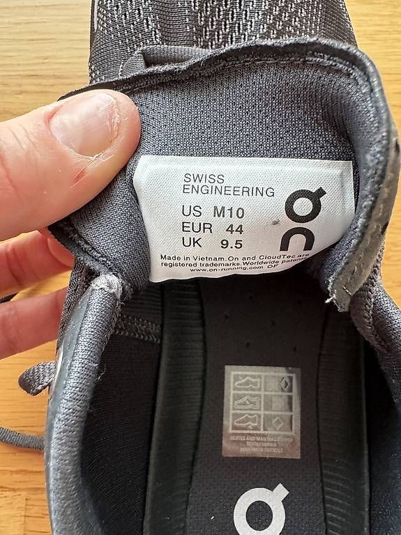 On Scarpe da uomo: ON Cloud Schuh schwarz Grösse 44 – Usato da Ebikon venduto da sherra 3