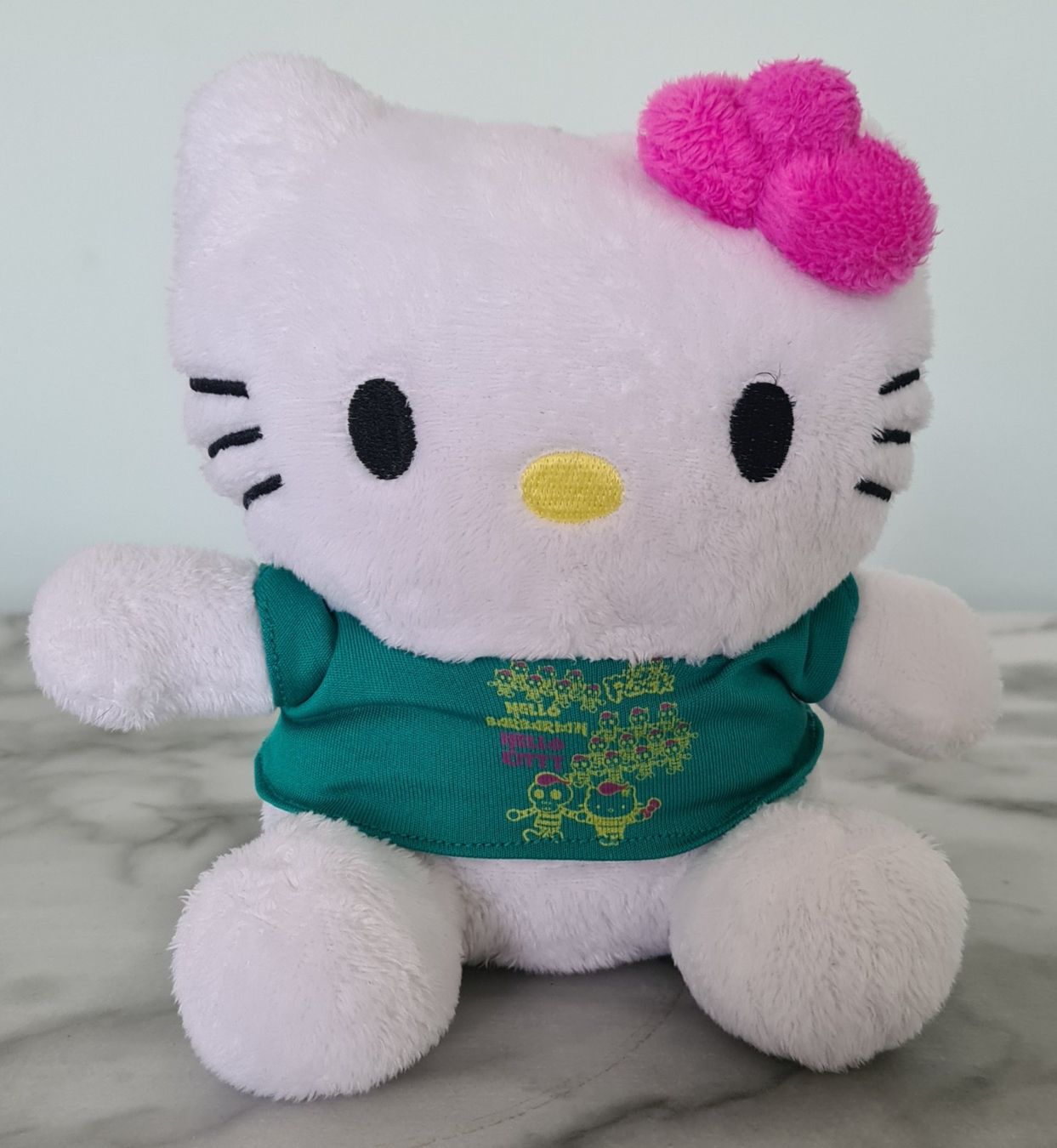 Hello Kitty Giocattoli: Hello Kitty Kätzchen Plüsch weiss 15 cm gross – Usato da Winterthur venduto da bibummi