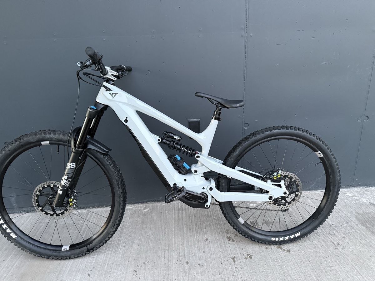 YT Biciclette: YT Decoy Core 3 MX 2025 – Größe L – Usato da Winterthur venduto da NES98