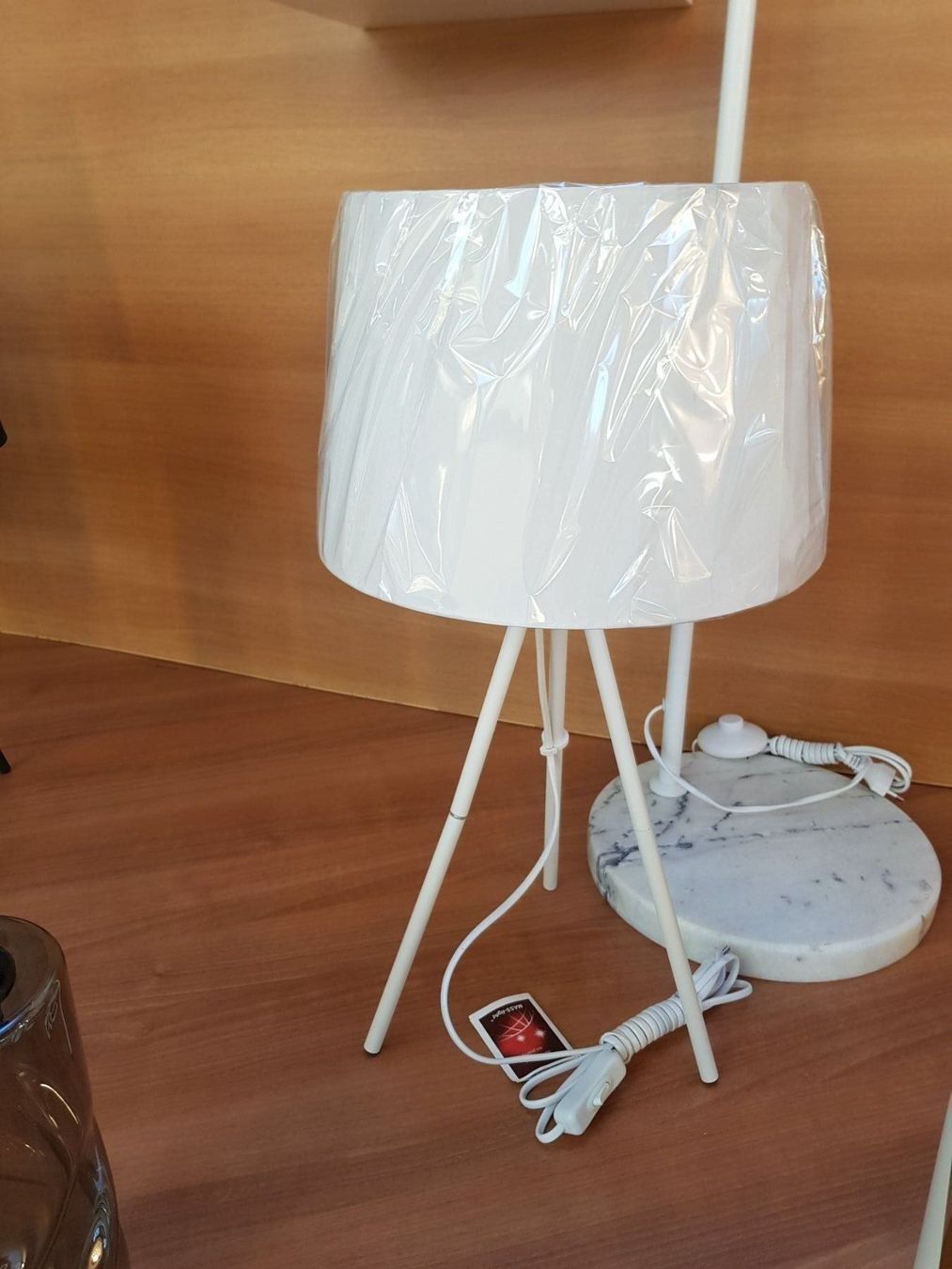 Lampade: Tischlampen IDEA TABLE 1XE27 Weiss – Nuovo e nell'imballaggio originale da Lachen SZ venduto da ANDDUS-MASSLIGHT