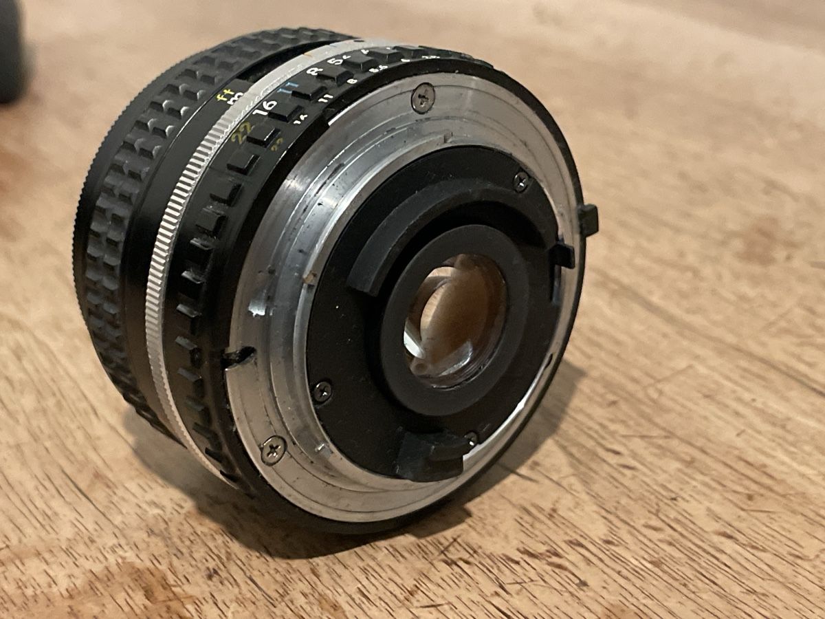 Nikon Obiettivi: Nikon Series E Objektiv 28mm 1:2.8 mit Ledertasche – Usato da Luzern venduto da HllH 2