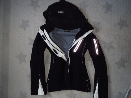 tolle PEAK PERFORMANCE Damen Jacke Gr XS