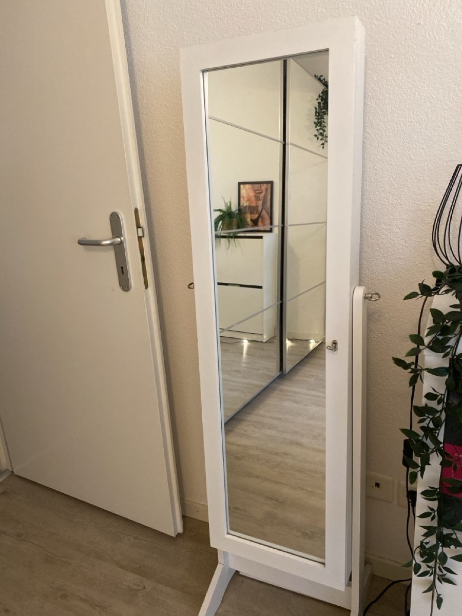 Spiegelschränke: Schmuckschrank mit Spiegel – Gebraucht aus St. Gallen von mic_6zq2