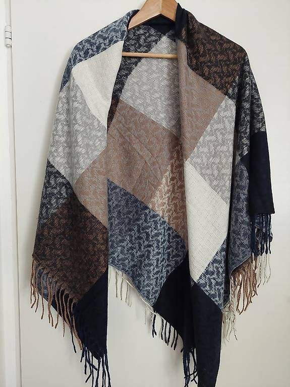 Foulard & Sciarpe: Vierecktuch mit Fransen – Usato da Gossau SG venduto da sus_bkb7