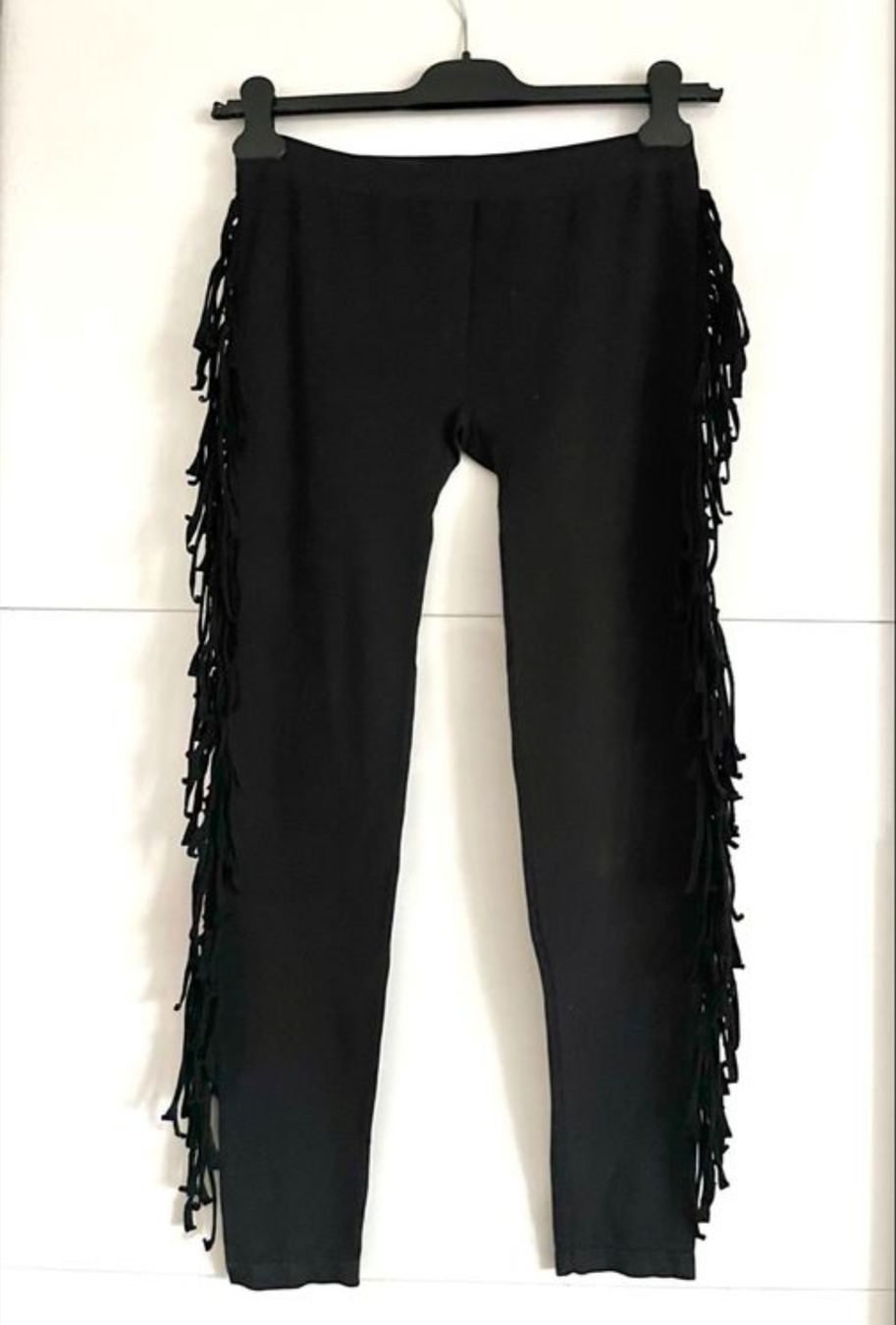 Leggings: NEU schwarze leggins mit fransen – Nuovo (secondo la descrizione) da Viganello venduto da sta_b86s