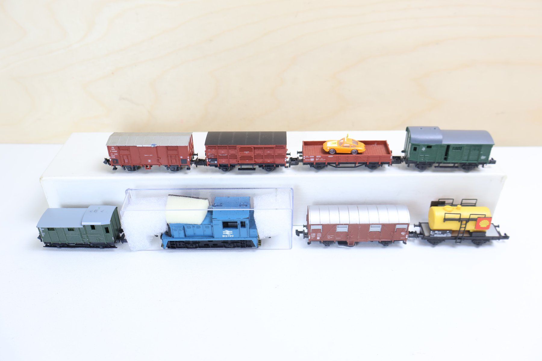 Modelleisenbahnen: Lok + 7 x Wagen - Spur N – Gebraucht aus Winterthur von Monstera 2