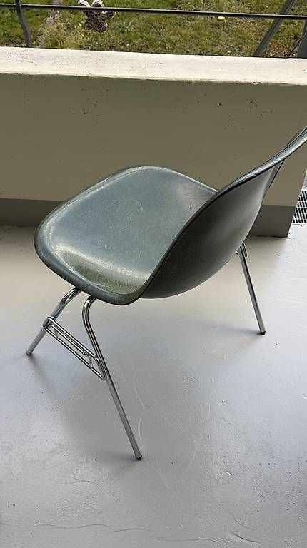 Eames Sedie: Original Eames Fiberglas Chair – Usato da Ostermundigen venduto da Hans9 1