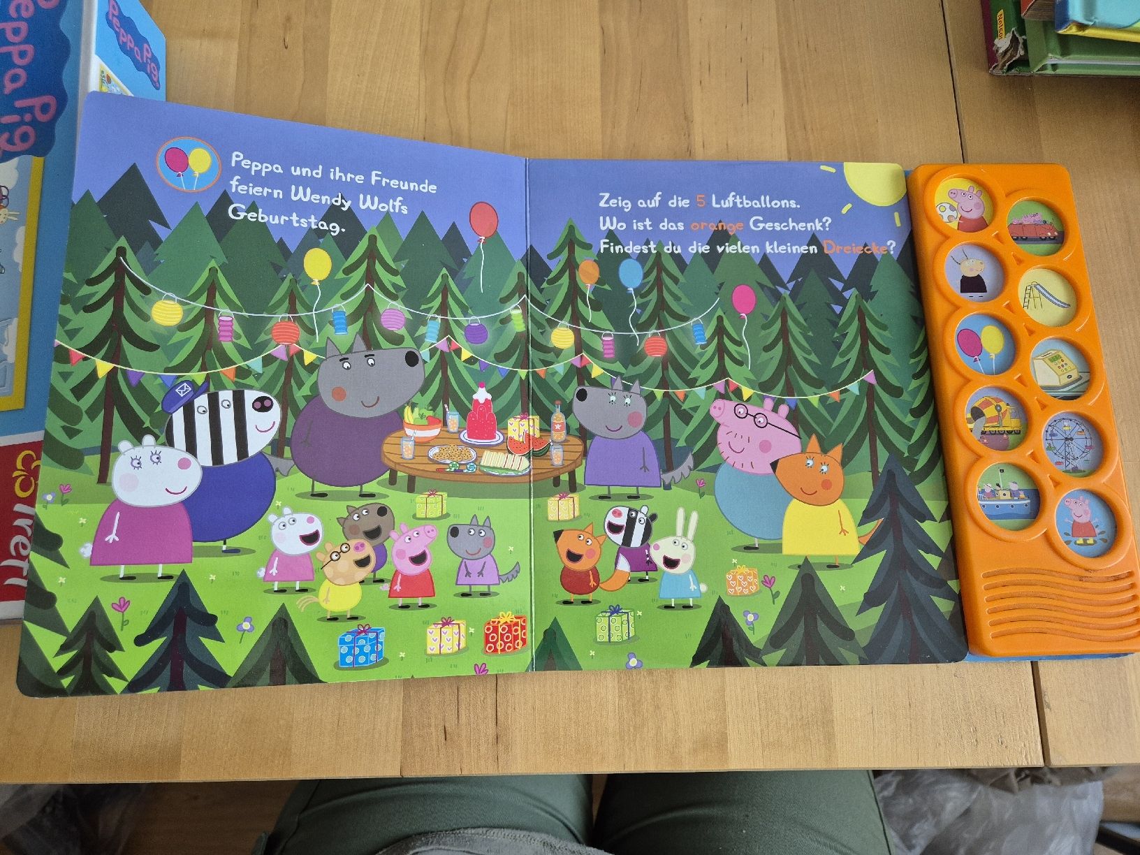 Bücher: Peppa Pig Soundbuch "Peppas bunte Welt" – Gebraucht aus Wil SG von  2