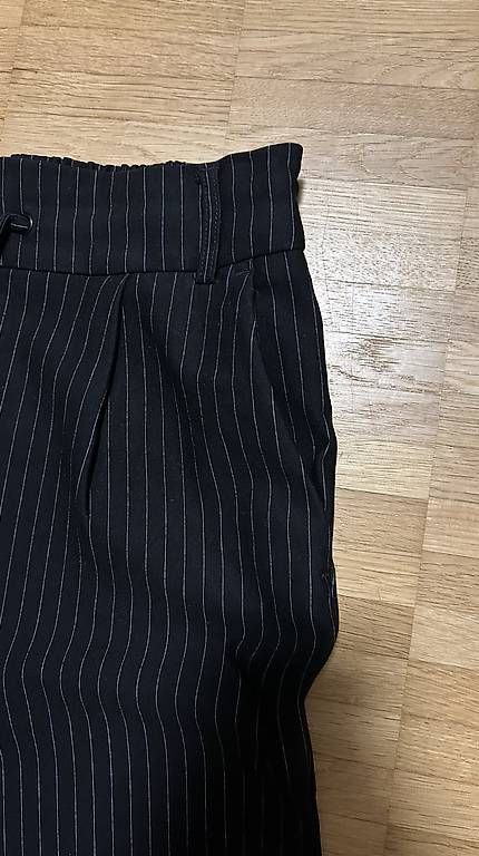 Pantalons: Stoffhose geschtreifft – D'occasion à Thun par SelinaW1995 2