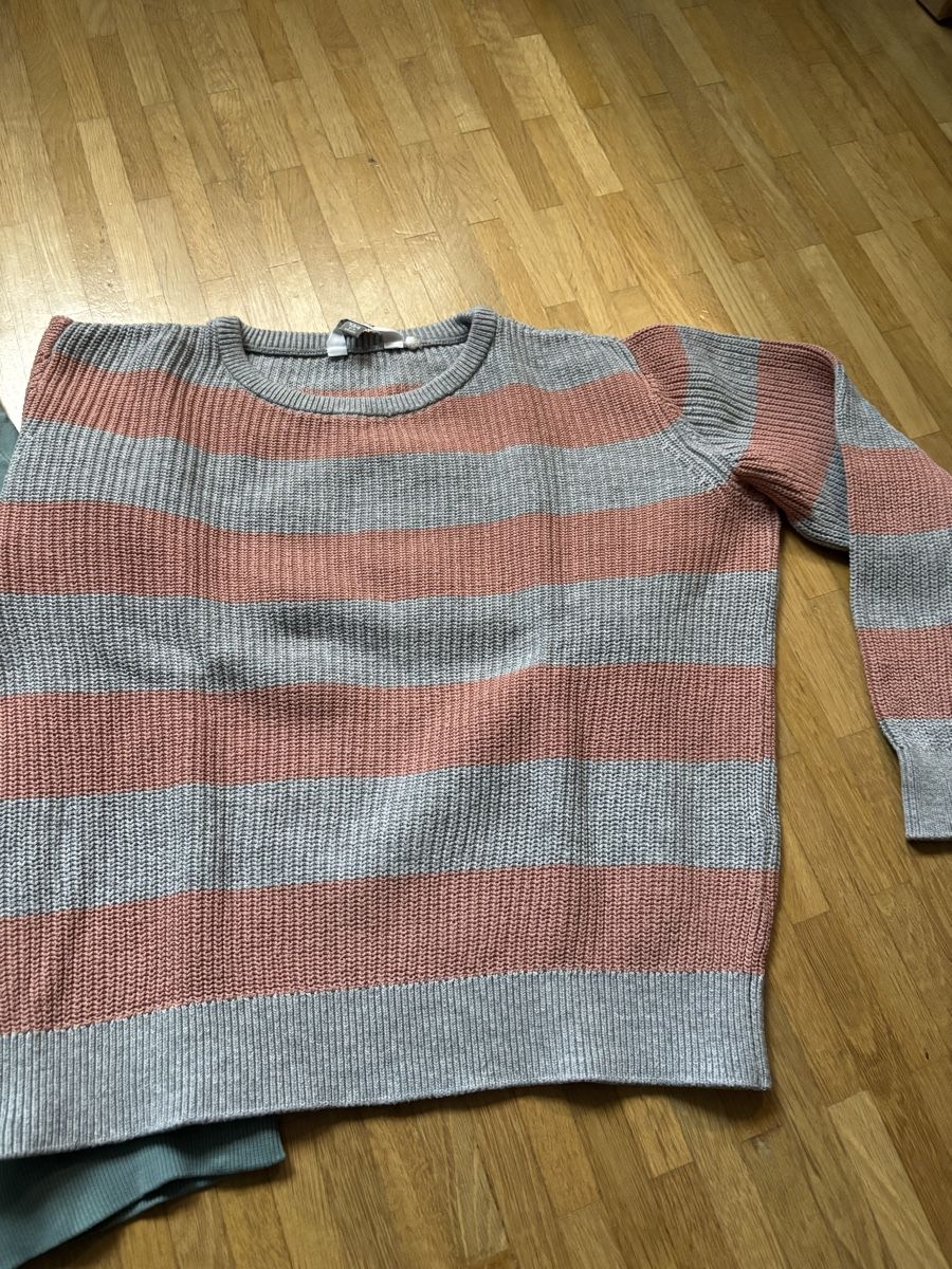 Maglioni & Felpe: Pullover Grösse 134 – Usato da Niederwangen b. Bern venduto da muidop 1