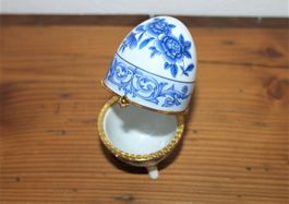 Vintage Schmuck Ei in blau