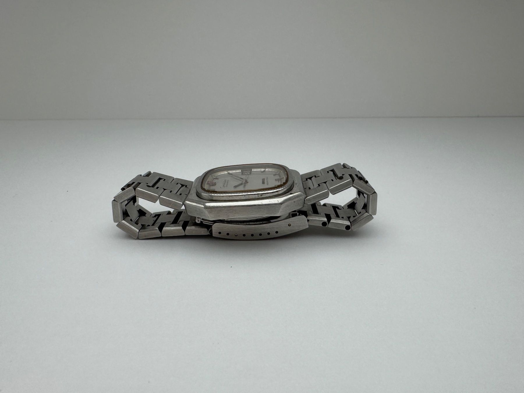 Omega Uhren: OMEGA Constellation Chronometer Megaquartz 720Hz – Gebraucht aus Langenthal von Vendere1 2