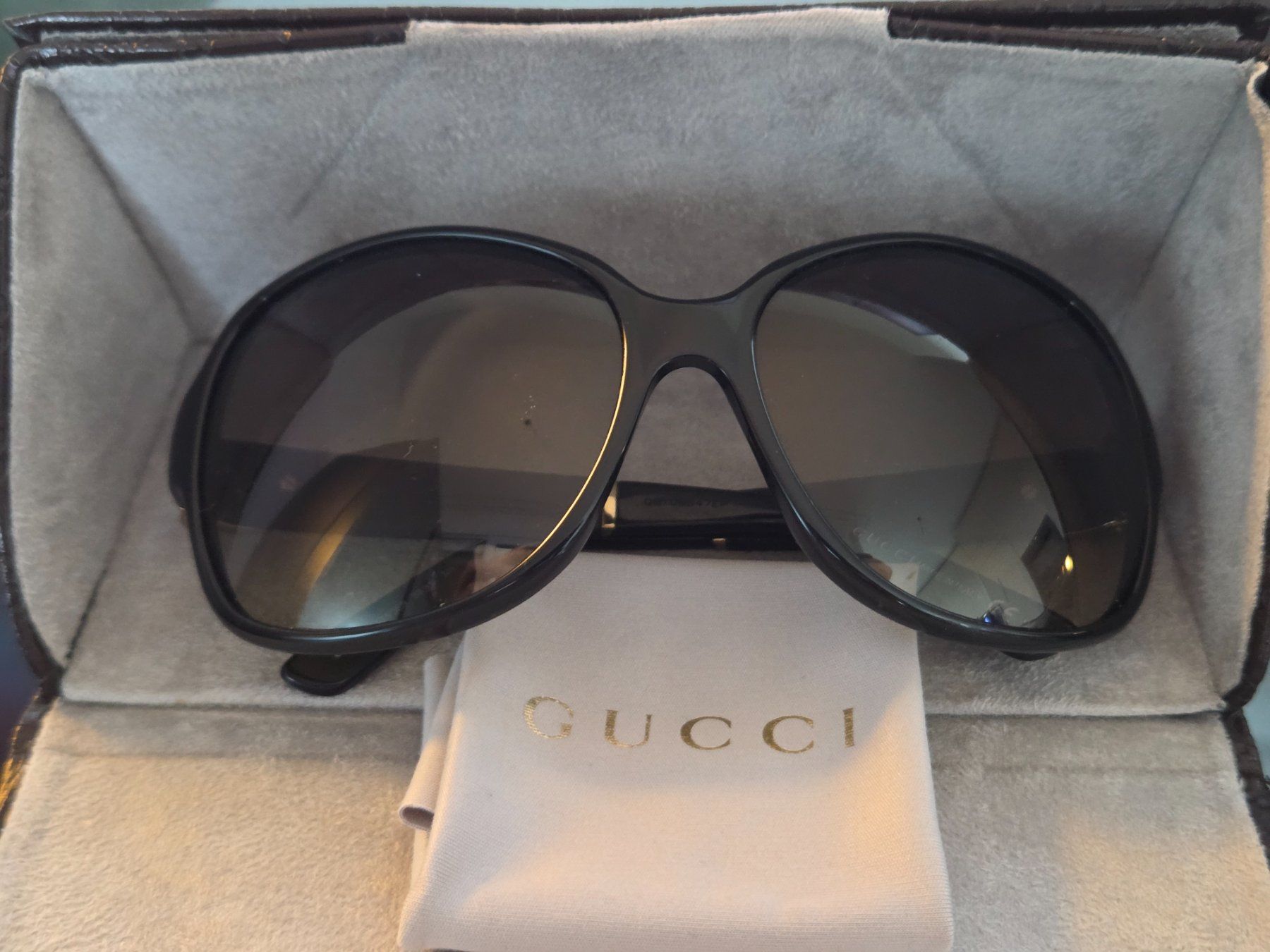 Gucci Occhiali & Lenti: GUCCI Sonnenbrille mit Originaletui – Usato da Emmen venduto da GrabandGo 4