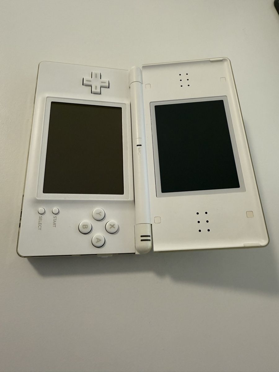 Nintendo Giochi: Nintendo DS Lite + 8 spiele – Usato da Villaz-St-Pierre venduto da AuctionWonFor3 1