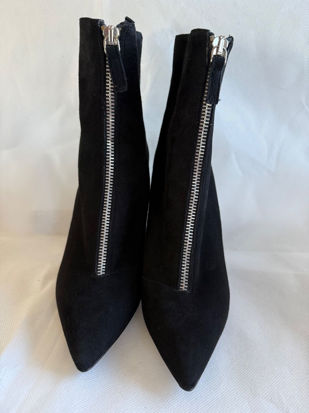 Scarpe da donna: Bottines en daim noir avec deux fermetures éclairs – Usato da Vernier venduto da ley_yqh9