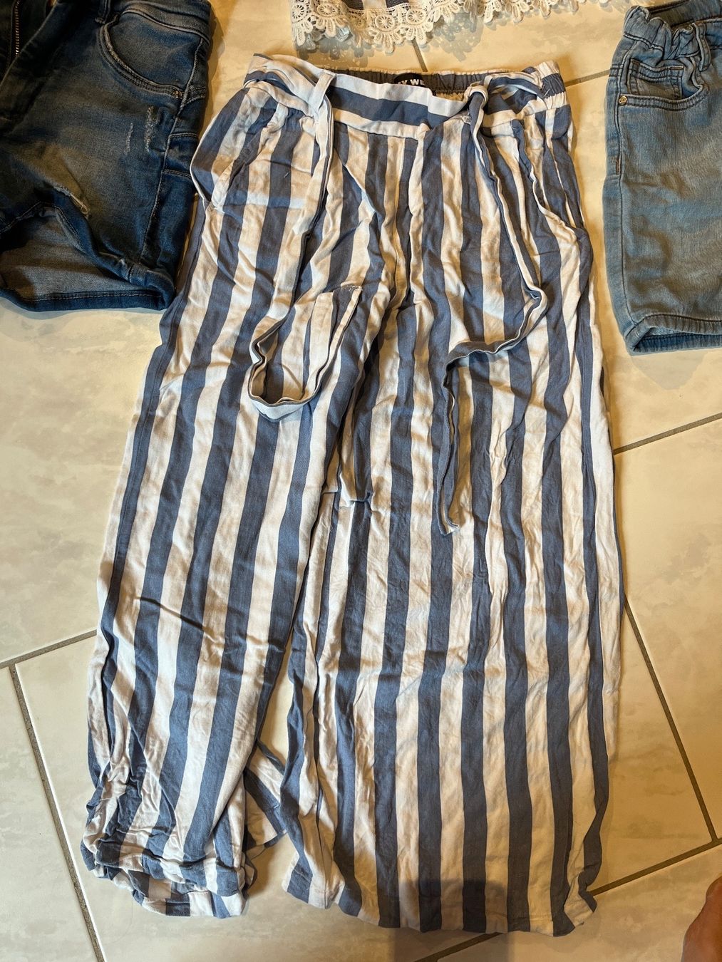 Lotti & Set di vestiti: Sommerset Mädchen 140/S – Usato da St.Pantaleon venduto da frodobi 1