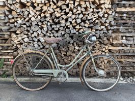 Antikes Damenfahrrad 