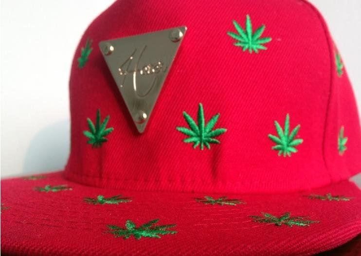 Copricapi, berretti & cappellini: Basecap Marihuana Weed Gras Pott ROT THC klein Baseball Cap – Nuovo e nell'imballaggio originale da Dättlikon venduto da easythings 2