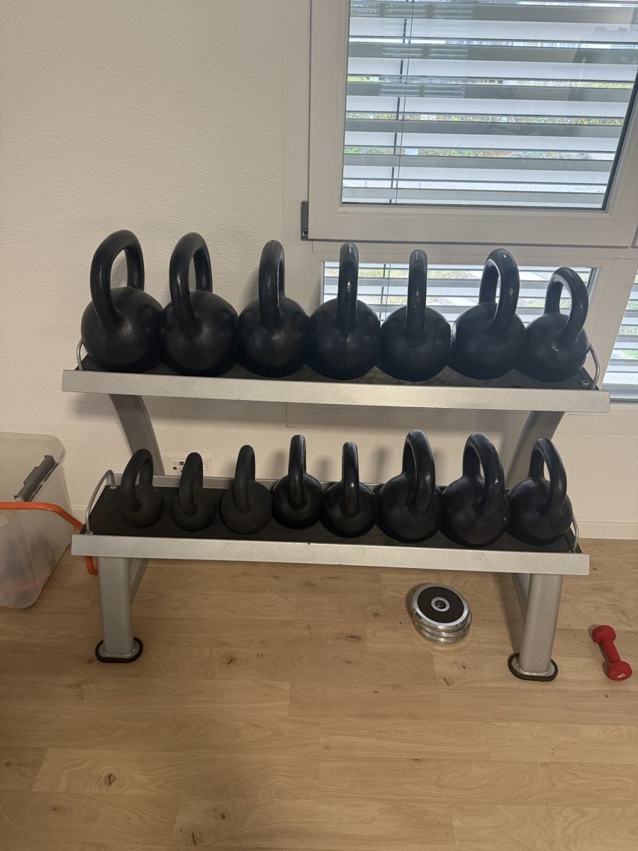 Manubri & Pesi: Kettlebell Set mit Ständer – Usato da Schlieren venduto da Fedor01