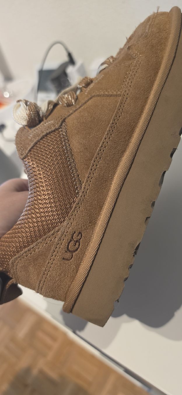 Ugg Scarpe per ragazze: UGG Schuhe – Usato da Muttenz venduto da Malici11 4