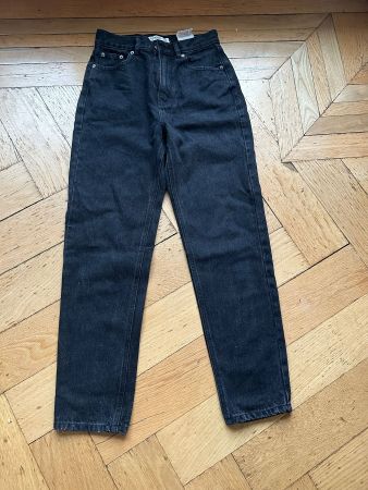 Schwarze Mom Jeans, Gr. 34 von Pull&Bear