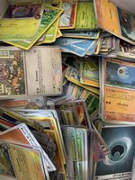 Grosse Box voll mit Pokemonkarten