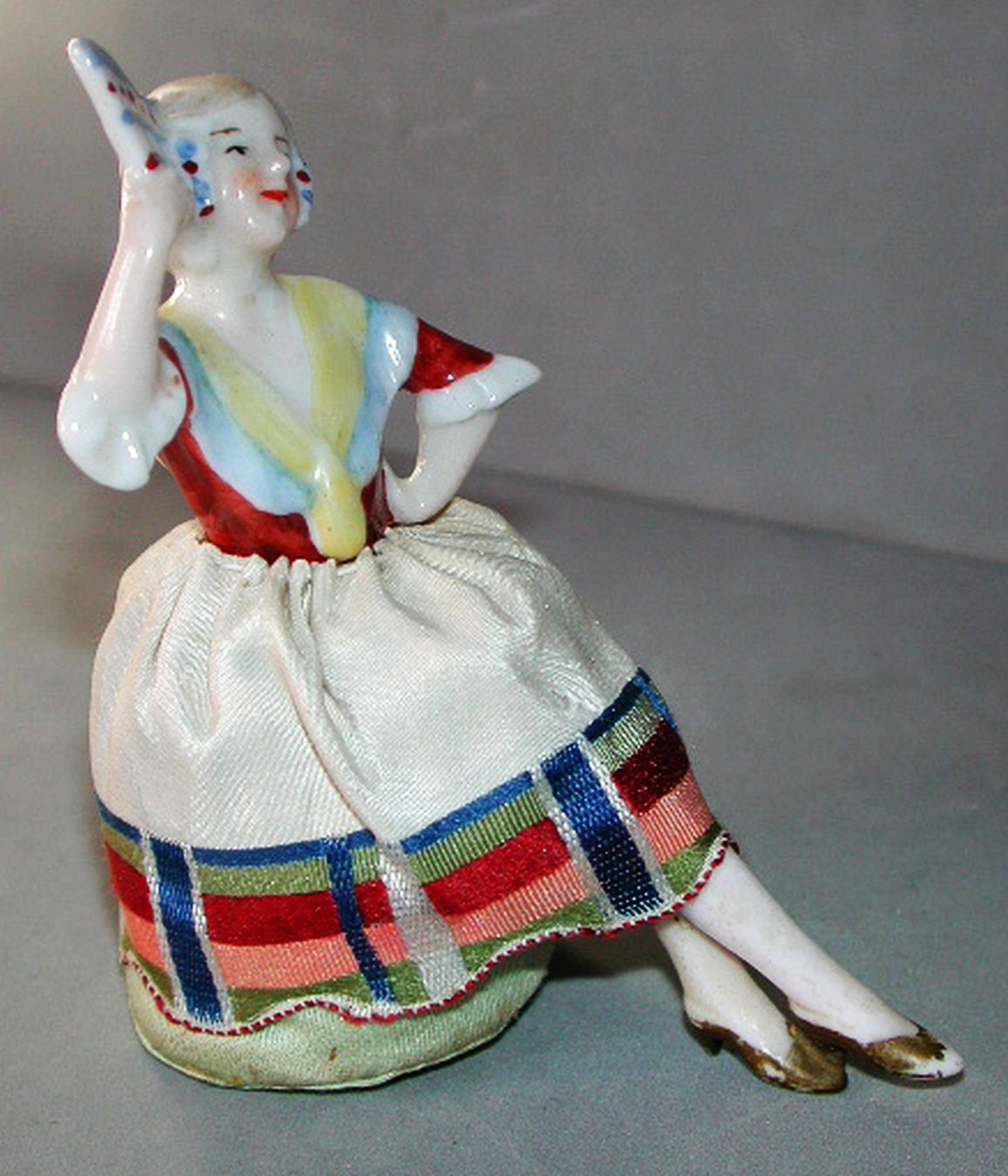 Statuette: Entzückende Teepuppe einer Spanierin mit Fächer – Usato da Sonceboz-Sombeval venduto da Artdecolove 4