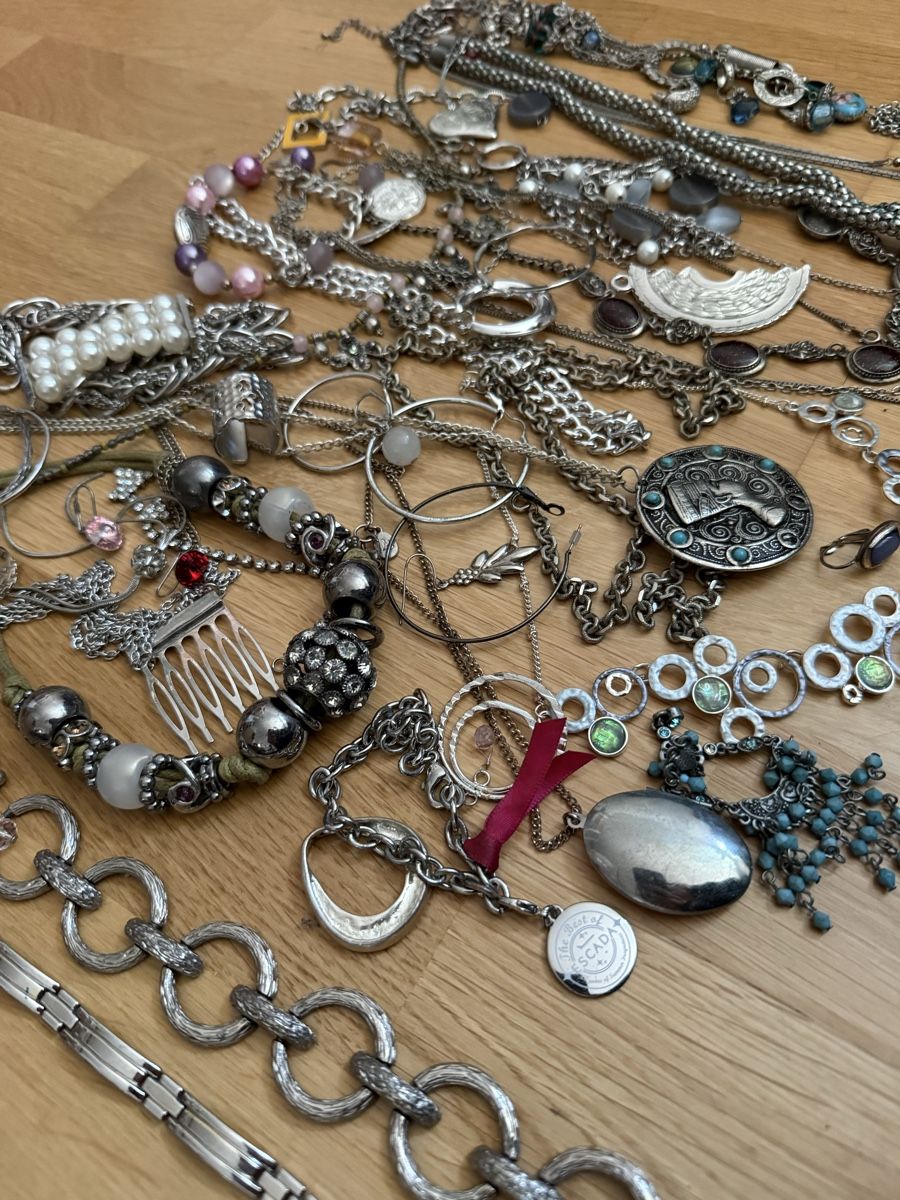 Altri gioielli: Schmuck Konvolut, Modeschmuck / Bastlerware, silberfarben – Difettoso da Dachsen venduto da Lor_sch 1
