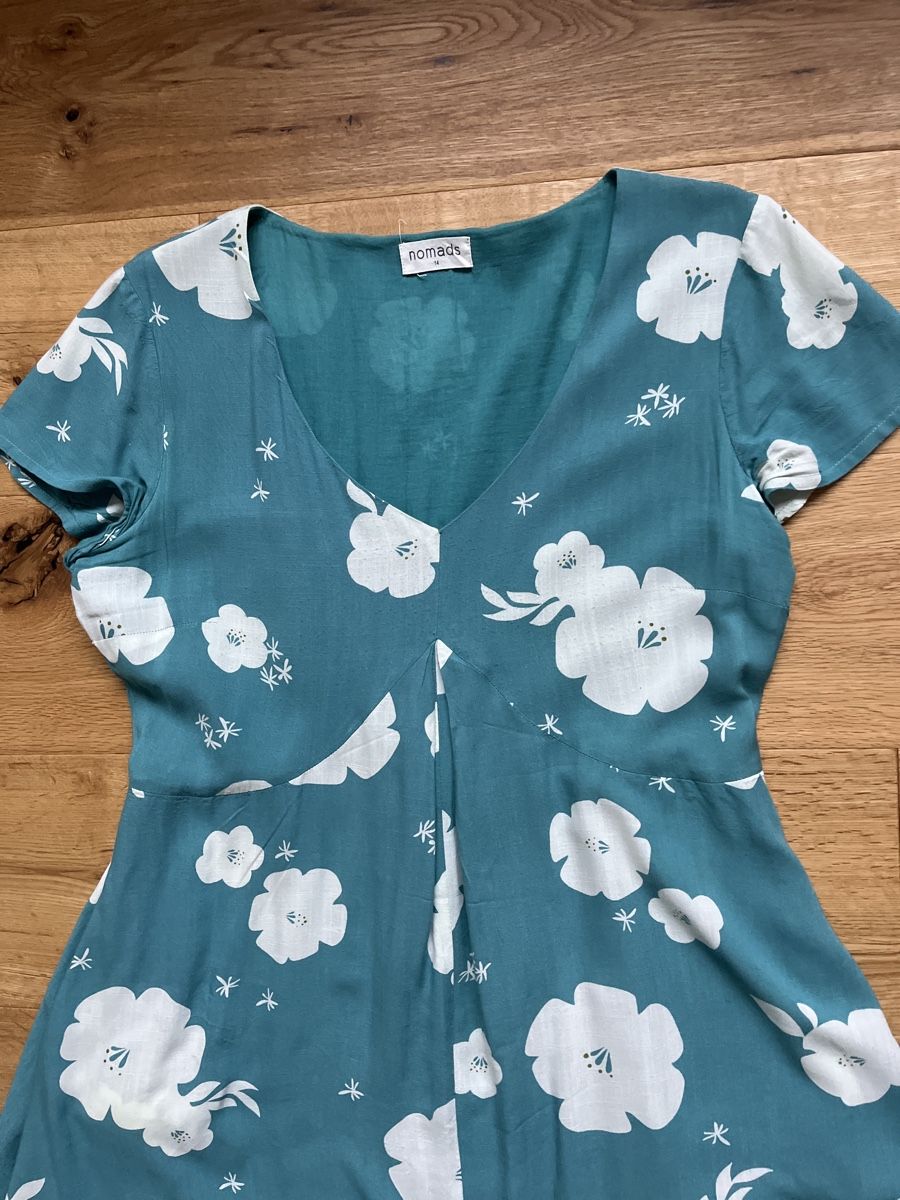 Kleider: Nomads, Gr. 42, Sommerkleid mit Blumenmuster – Gebraucht aus Weesen von Engadinerin 2