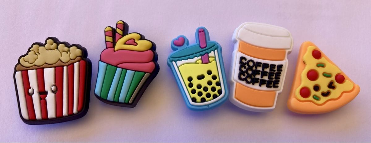 Ciondoli: Crocs 5x Anhänger Popcorn Cupcake Bubble Tea Kaffee Pizza  – Nuovo (secondo la descrizione) da Uesslingen venduto da manu-ela41