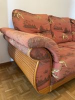 „Antikes“ Sofa mit Holzrahmen