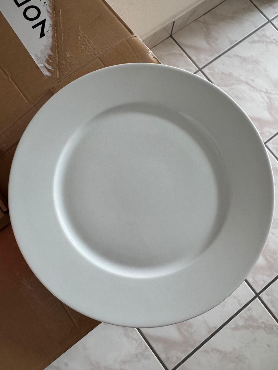 Set di piatti: 8er set Weisser Teller, Durchmesser 33 cm – Usato da Sementina venduto da RiccardoCo
