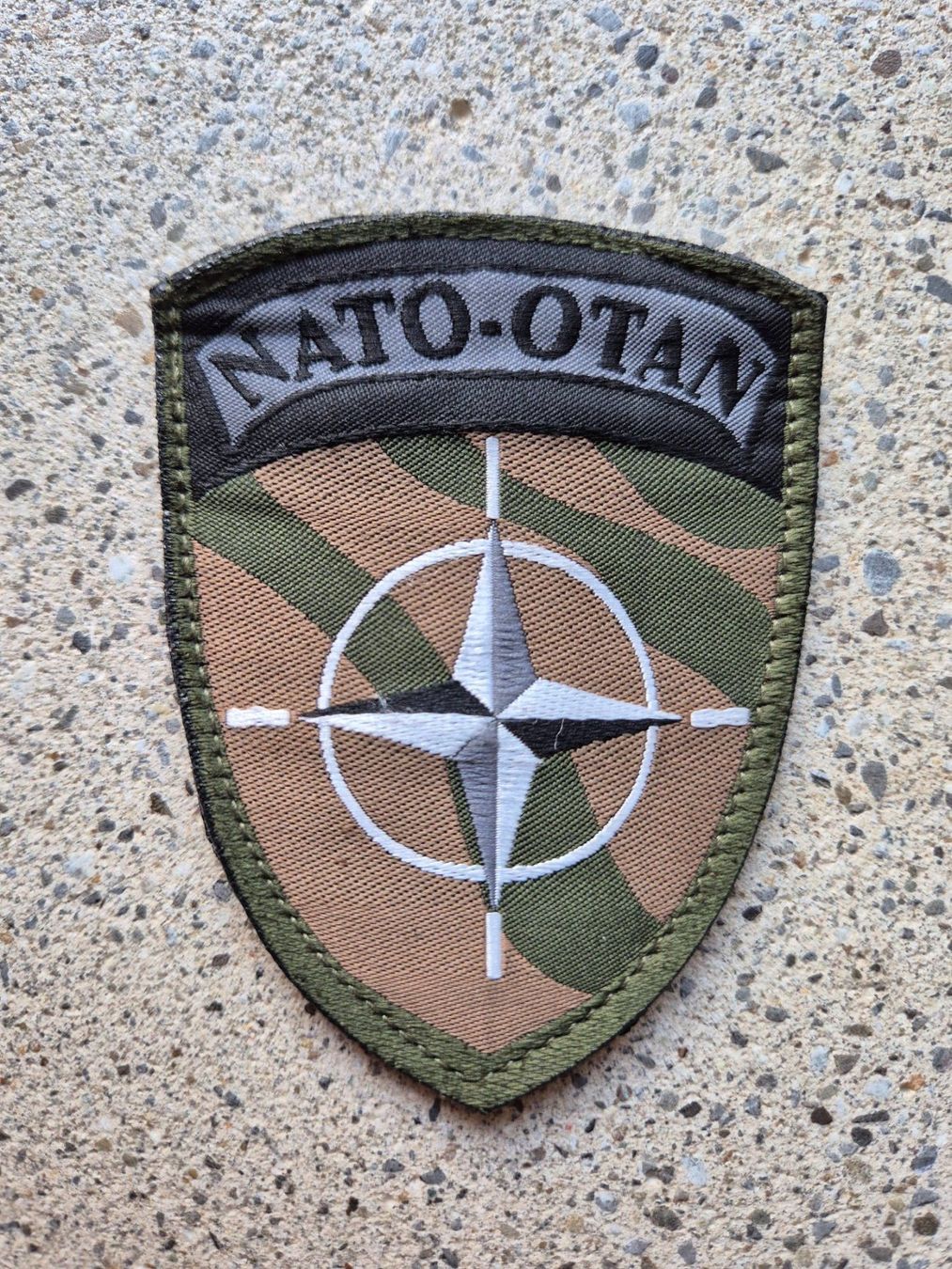 Schweizer Armee Placchette & Badge: *** Badge Nato Otan mit klett *** – Usato da Riedholz venduto da fr_sIruP