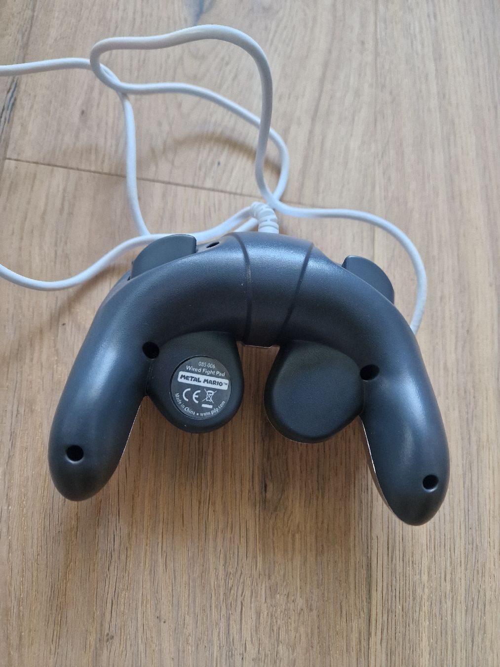 Nintendo Controller: Chrome Mario Wired Fight Pad / Wii U Classic Controller Wii – Usato da Fahrwangen venduto da luk_bhw7 2