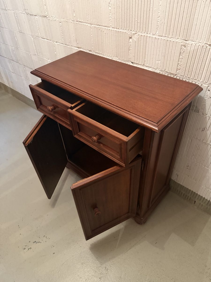 Credenze: Vintage Cherry Wood Cabinet - Great Condition – Usato da Schaffhausen venduto da TesnoStudio