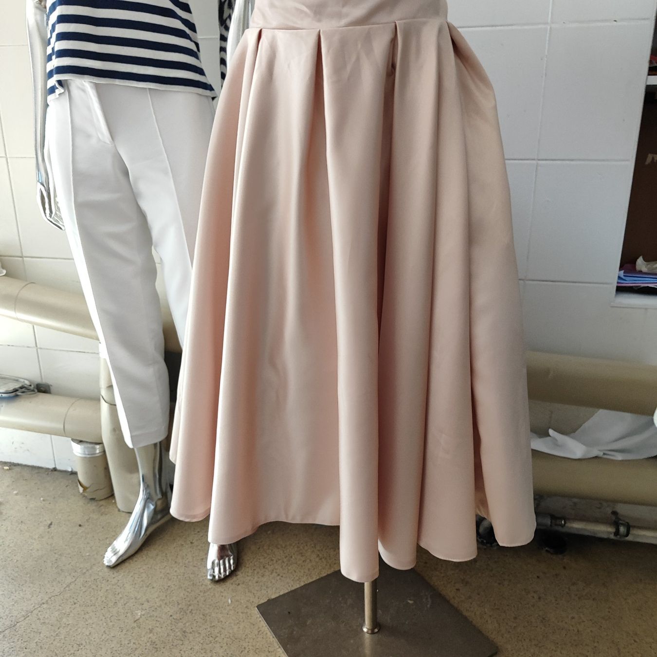 Vestiti & Gonne: Traumhafte Festkleid – Nuovo e nell'imballaggio originale da Langnau am Albis venduto da Judithsebi 4