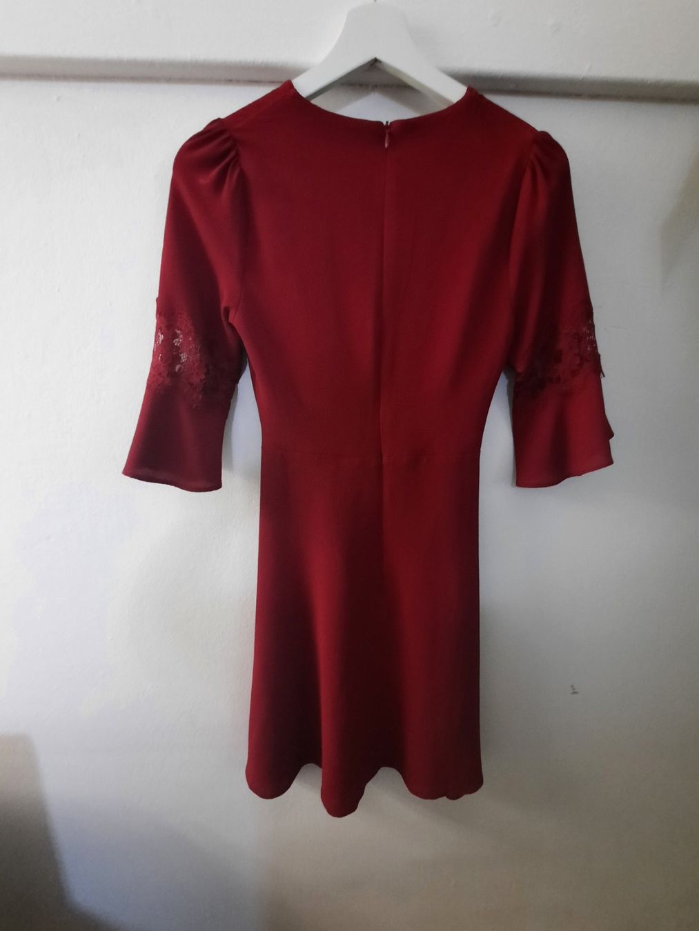 Vestiti: Weinrotes Kleid kurz – Usato da Zürich venduto da ONVA-RE-USE 1