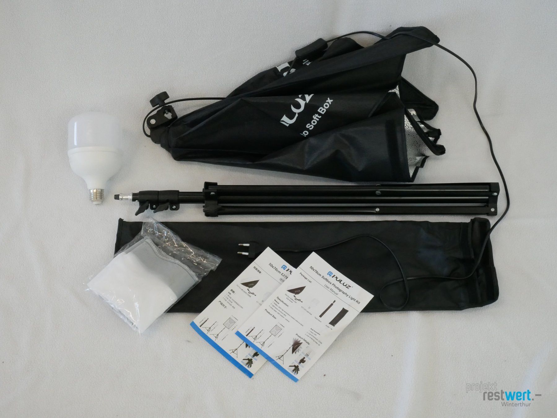 Lampen: PULUZ Softbox Dauerlicht mit Stativ 50x70 cm – Neu (gemäss Beschreibung) aus Winterthur von Restwert_Winterthur 1