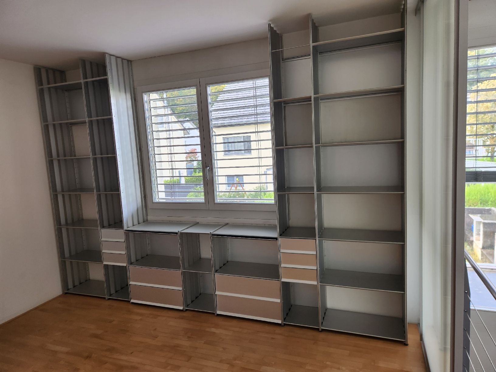 Scaffali: Designer Regal Radar aus Aluminium – Usato da Lichtensteig venduto da UsedIN 1