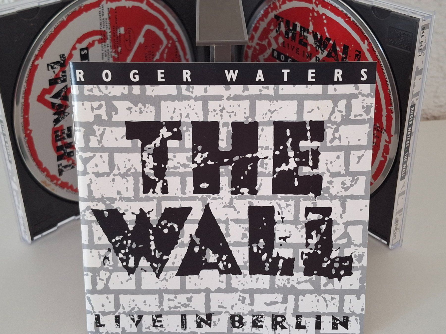 CDs: 2CD Roger Waters: The Wall Live in Berlin – D'occasion à Aarberg par Jackup1 2