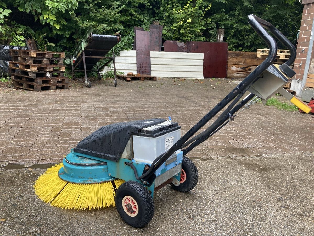 Sonstige Reinigungsgeräte: Rotationsbesen Kehrmaschine – Gebraucht aus Mönchaltorf von Tschibi