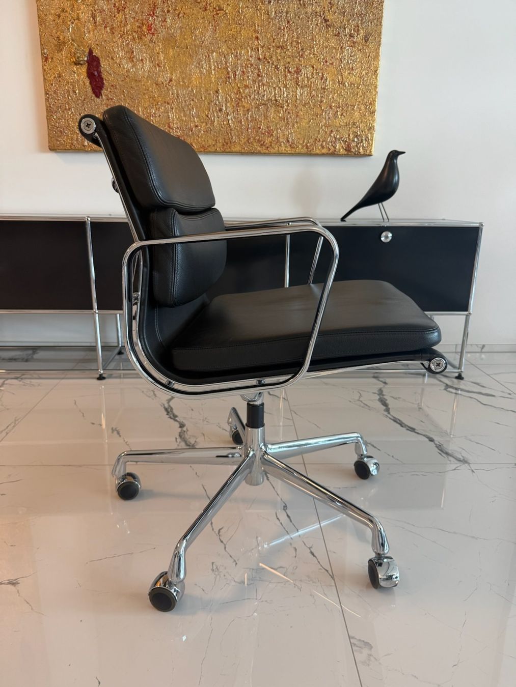 Vitra Sedie: Vitra EA 207 mit Rollen Leder Schwarz – Usato da Oberrieden venduto da Chelios7 1