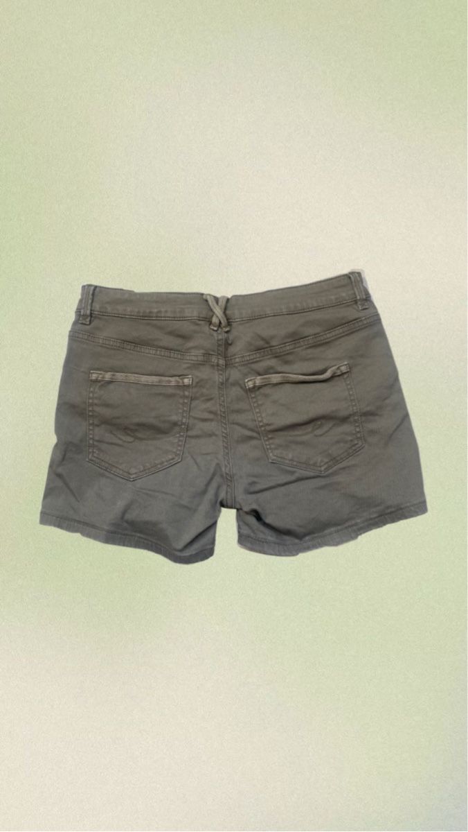 Jeans: Olive grüne Shorts, Gr. 36 – Usato da Mülligen venduto da locademalaga 2