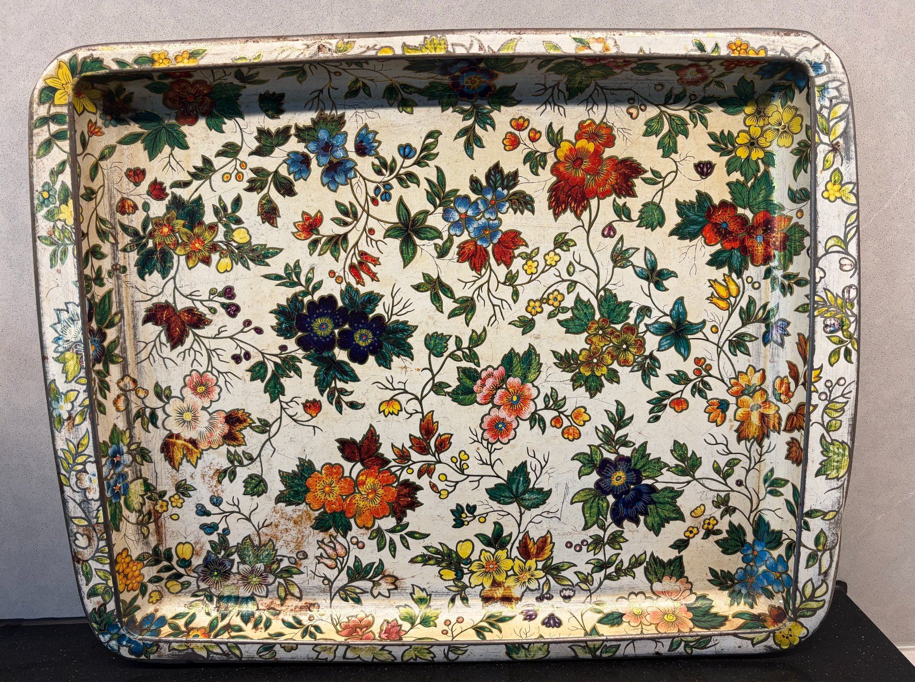 Servierplatten: Vintage Daher Serviertablet mit Blumenmuster, England – Gebraucht aus Regensdorf von Nessi1974