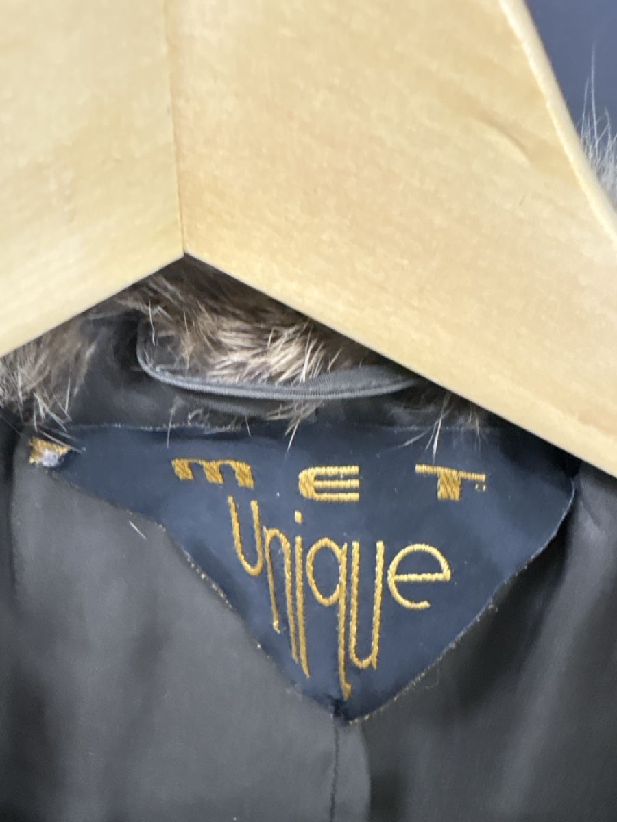 Cappotti: MET Unique Winter Padded Jacket with Fur Collar, Size M – Nuovo (secondo la descrizione) da Uitikon Waldegg venduto da JanicaGe 1