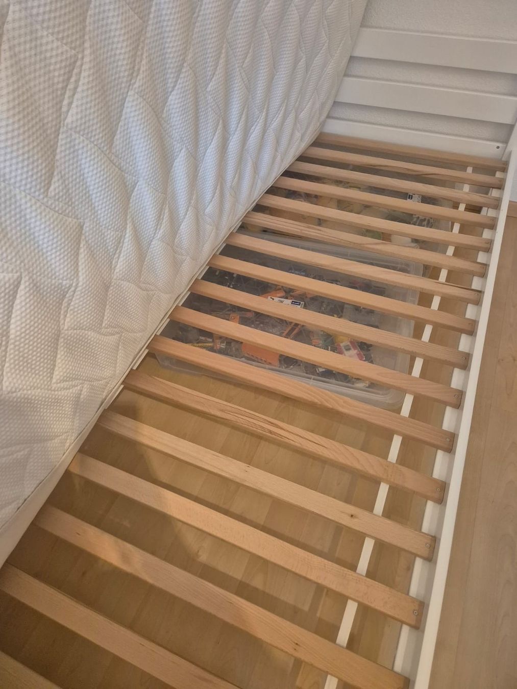 Lits: Bett mit Rost exkl.Matratze – D'occasion à Volketswil par see_real33 2