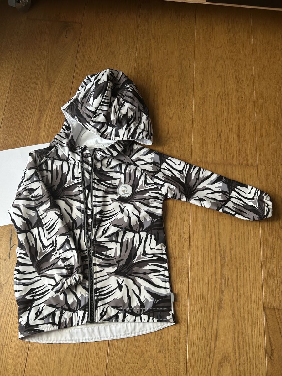 Giacche: Kinder Softshelljacke Grösse 104/110 guter Zustand – Nuovo (secondo la descrizione) da Hinwil venduto da Whitey
