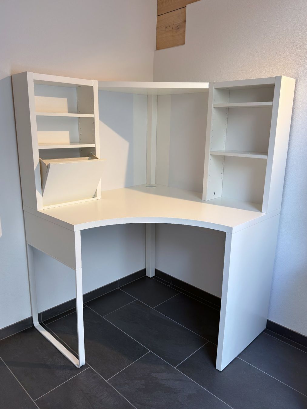 Ikea Scrivanie: IKEA Eckarbeitsplatz MICKE weiss – Usato da Flums venduto da gasella